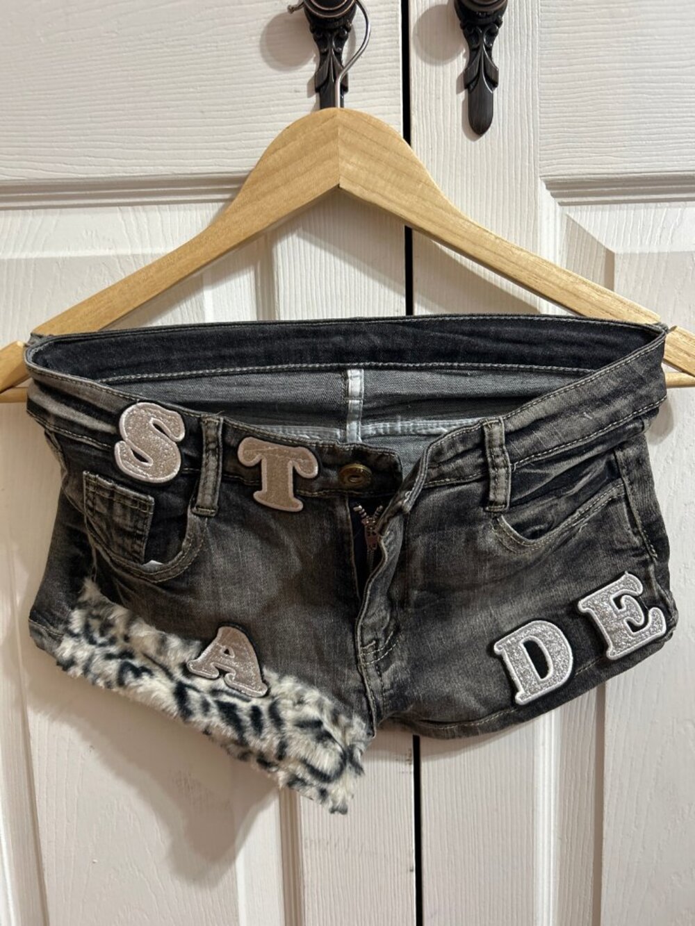 Y2K Graphic Denim Shorts with Leopard Fur Trim – Patch Letters Size S